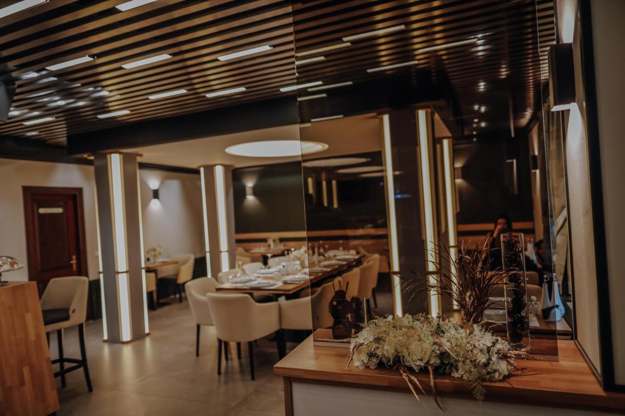 Pensiune Restaurant Capra Neagra Moisei Exterior photo